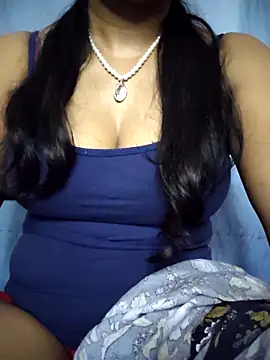 Snapshot of Ezabelljohn chatting on 04.28.26 Ezabelljohn online show from 04.28.26