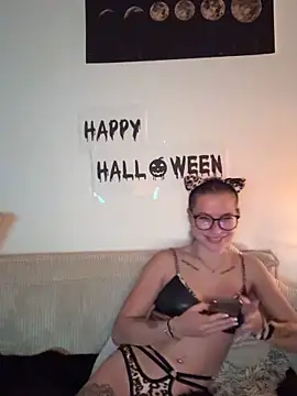 AlyssaSchwarz online show from 10.31.25