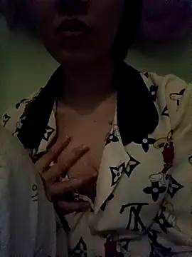 LylyCii69 online show from 10.28.25