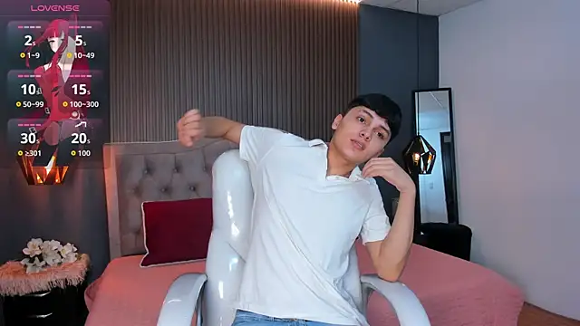 Maxii18  online show from 11.05.25