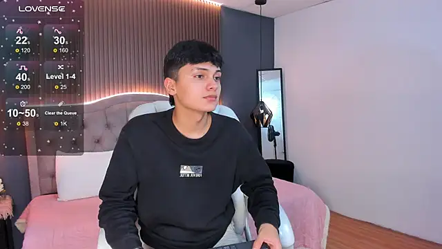 Maxii18  online show from 11.08.25