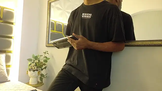 Snapshot of Neytanmalcon chatting on 10.31.25 Neytanmalcon online show from 10.31.25