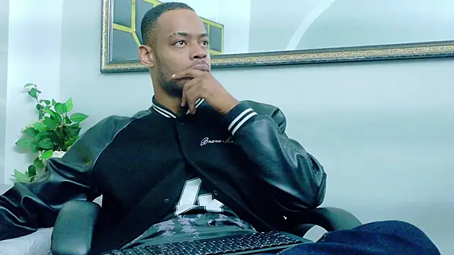 Snapshot of Neytanmalcon chatting on 11.18.25 Neytanmalcon online show from 11.18.25