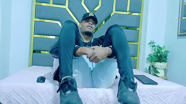 Snapshot of Neytanmalcon chatting on 11.20.25 Neytanmalcon online show from 11.20.25