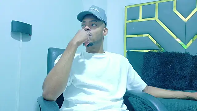 Snapshot of Neytanmalcon chatting on 11.24.25 Neytanmalcon online show from 11.24.25