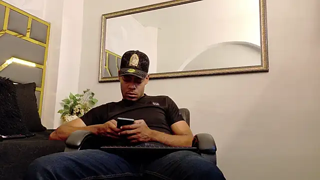 Snapshot of Neytanmalcon chatting on 12.03.25 Neytanmalcon online show from 12.03.25