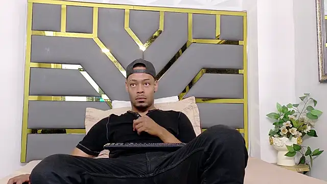 Snapshot of Neytanmalcon chatting on 12.04.25 Neytanmalcon online show from 12.04.25