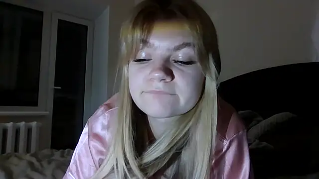 Snapshot of AuroraXRoses chatting on 10.29.25 AuroraXRoses online show from 10.29.25