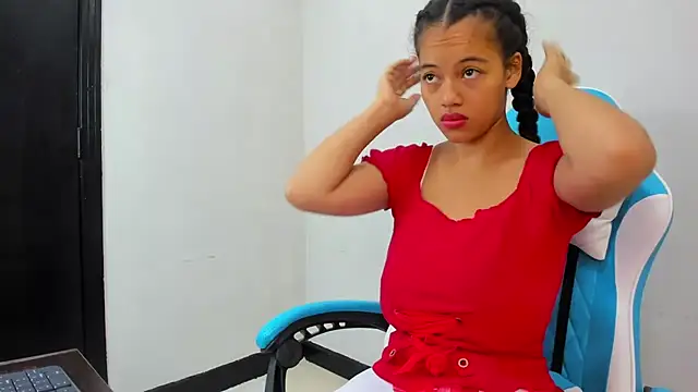 Snapshot of agata18_ chatting on 11.12.25 agata18 online show from 11.12.25