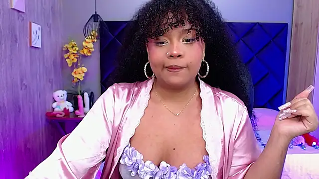 Aisha Linh online show from 10.24.25