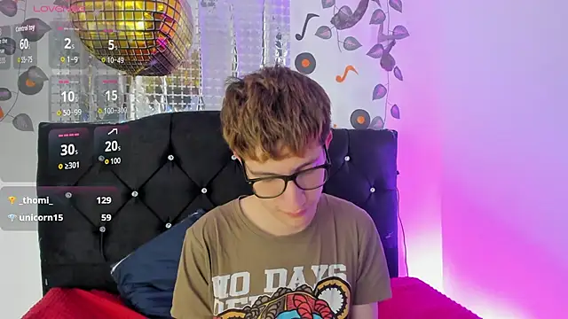 Snapshot of Erick_Taylor3 chatting on 10.30.25 Erick Taylor3 online show from 10.30.25