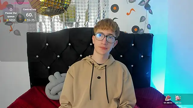 Snapshot of Erick_Taylor3 chatting on 11.04.25 Erick Taylor3 online show from 11.04.25