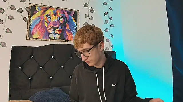 Snapshot of Erick_Taylor3 chatting on 11.26.25 Erick Taylor3 online show from 11.26.25