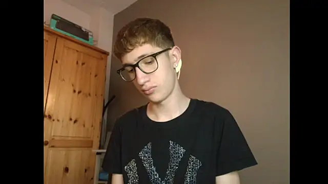 Snapshot of Erick_Taylor3 chatting on 12.14.25 Erick Taylor3 online show from 12.14.25