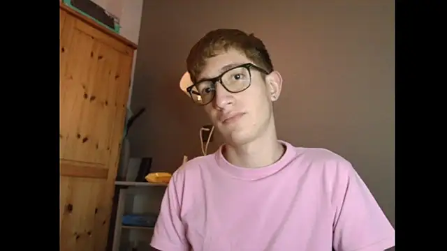 Snapshot of Erick_Taylor3 chatting on 12.20.25 Erick Taylor3 online show from 12.20.25