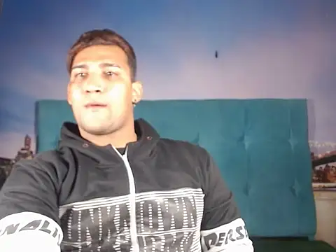 Snapshot of RobertLatin18 chatting on 10.23.25 RobertLatin18 online show from 10.23.25