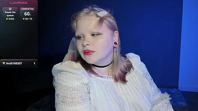 Snapshot of LottieReed chatting on 05.16.26 LottieReed online show from 05.16.26