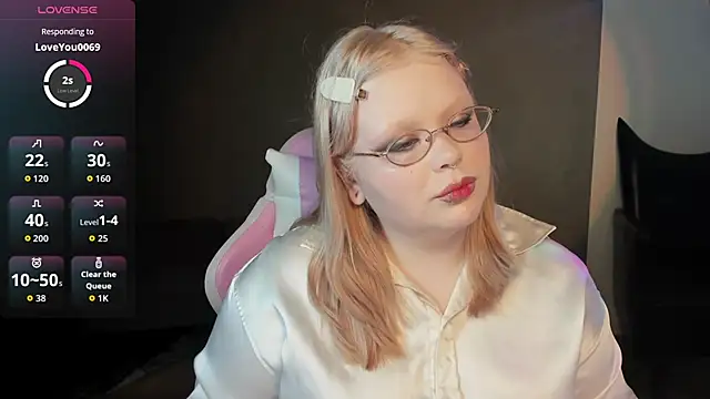 Snapshot of LottieReed chatting on 05.22.26 LottieReed online show from 05.22.26