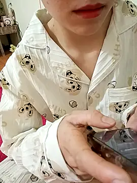 Snapshot of Cherry_Le02 chatting on 01.11.26 Cherry Le02 online show from 01.11.26