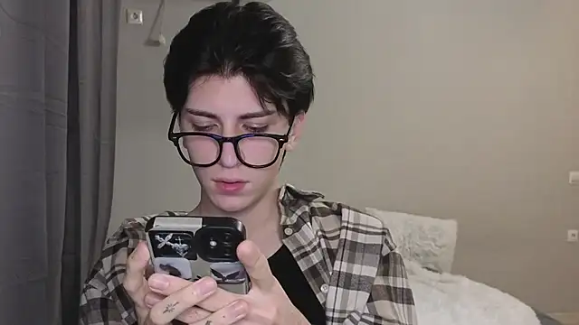 Oliver star boy  online show from 10.27.25