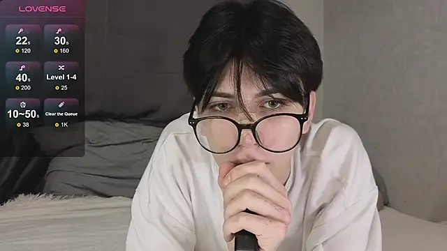 Oliver star boy  online show from 12.20.25