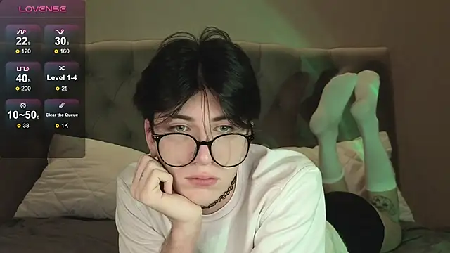 Oliver star boy  online show from 02.07.26