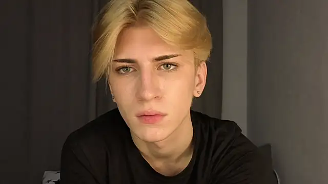 Snapshot of Oliver_star_boy_ chatting on 05.05.26 Oliver star boy online show from 05.05.26