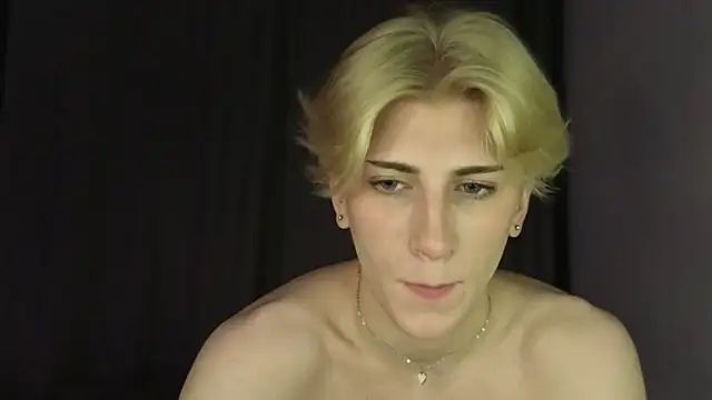 Snapshot of Oliver_star_boy_ chatting on 05.09.26 Oliver star boy online show from 05.09.26