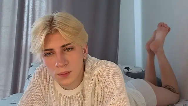 Snapshot of Oliver_star_boy_ chatting on 05.16.26 Oliver star boy online show from 05.16.26