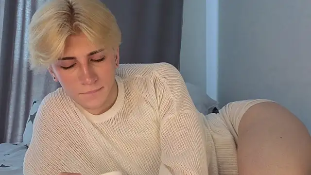 Snapshot of Oliver_star_boy_ chatting on 05.16.26 Oliver star boy online show from 05.16.26
