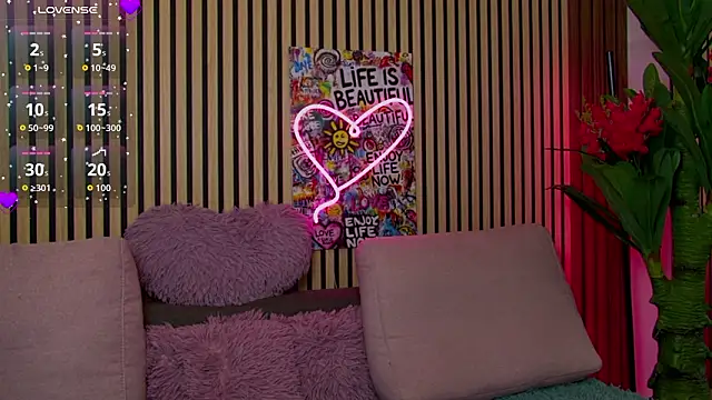 Snapshot of MirunaHaze chatting on 03.24.26 MirunaHaze online show from 03.24.26