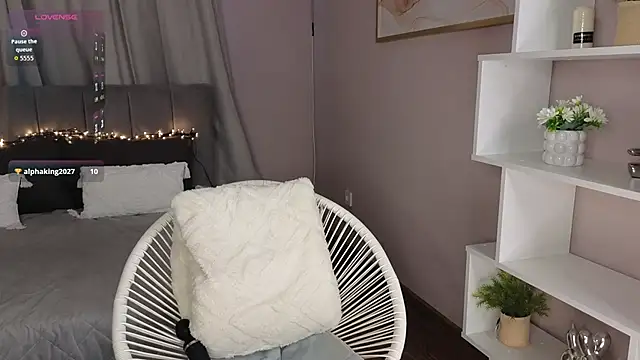 Snapshot of LilCatalia chatting on 06.05.26 LilCatalia online show from 06.05.26