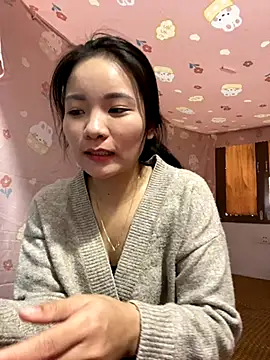 Bee Yellow00 online show from 11.23.25