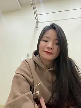 Bee Yellow00 online show from 01.06.26