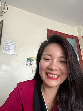 Snapshot of Bee_Yellow00 chatting on 06.16.26 Bee Yellow00 online show from 06.16.26