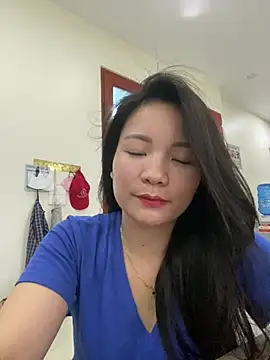 Snapshot of Bee_Yellow00 chatting on 06.27.26 Bee Yellow00 online show from 06.27.26