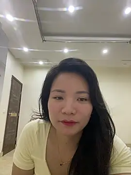 Snapshot of Bee_Yellow00 chatting on 07.19.26 Bee Yellow00 online show from 07.19.26