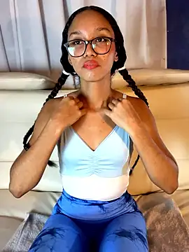 Snapshot of GiselleVice chatting on 12.19.25 GiselleVice online show from 12.19.25