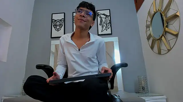 Snapshot of adams_bobby chatting on 05.03.26 adams bobby online show from 05.03.26