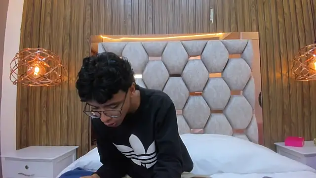 Snapshot of adams_bobby chatting on 05.31.26 adams bobby online show from 05.31.26