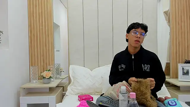 Snapshot of adams_bobby chatting on 07.12.26 adams bobby online show from 07.12.26