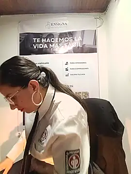 Snapshot of Valentina--1 chatting on 06.18.26 Valentina--1 online show from 06.18.26