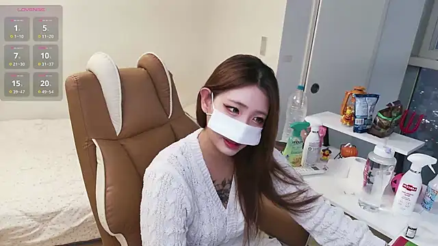 Snapshot of Milk_Sola chatting on 11.06.25 Milk Sola online show from 11.06.25