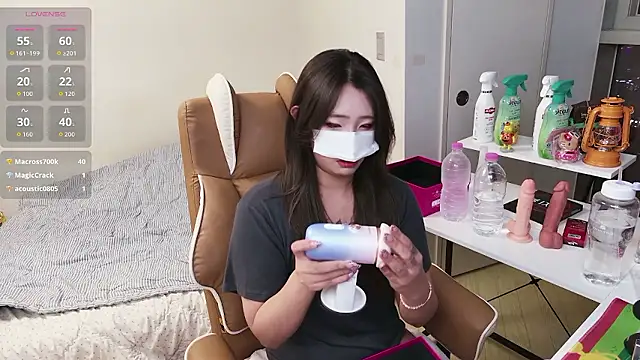 Snapshot of Milk_Sola chatting on 11.20.25 Milk Sola online show from 11.20.25