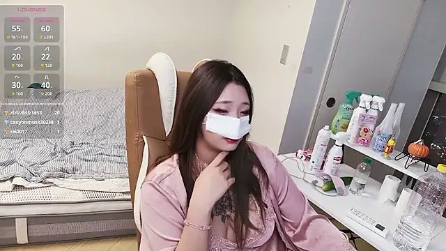 Snapshot of Milk_Sola chatting on 12.04.25 Milk Sola online show from 12.04.25