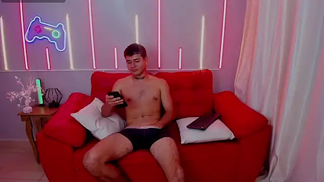 Snapshot of Latino_Lover_ chatting on 10.31.25 Latino Lover  online show from 10.31.25