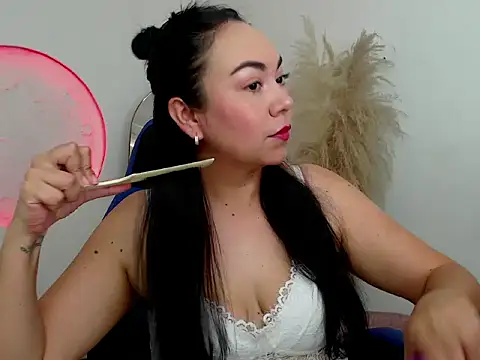 Yadis hot online show from 11.14.25