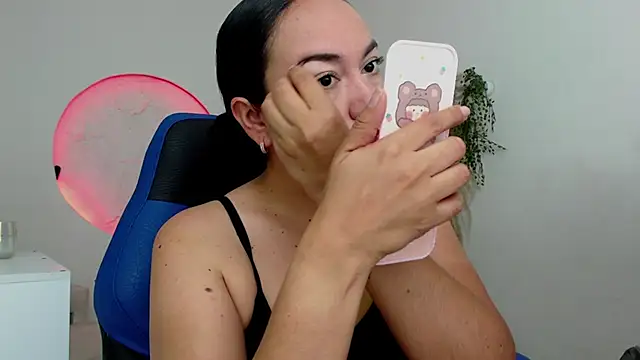 Yadis hot online show from 11.25.25