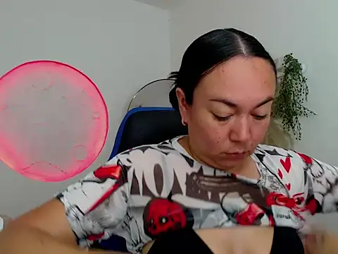 Yadis hot online show from 12.01.25