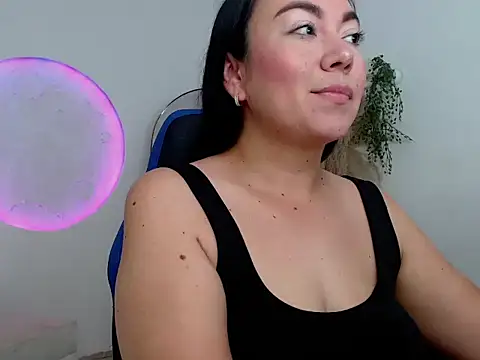 Yadis hot online show from 12.02.25